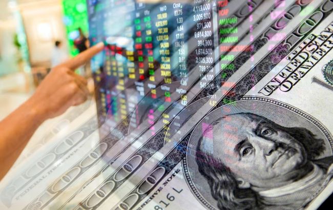 Курс валют на 16 квітня: банки та обмінники синхронно піднімають ціни на долари