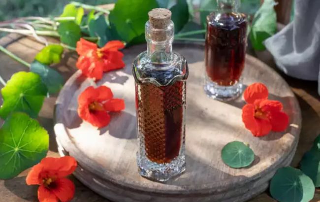 Цілюща настоянка, яка усуне плями і зморшки на обличчі, покращить травлення і кровообіг