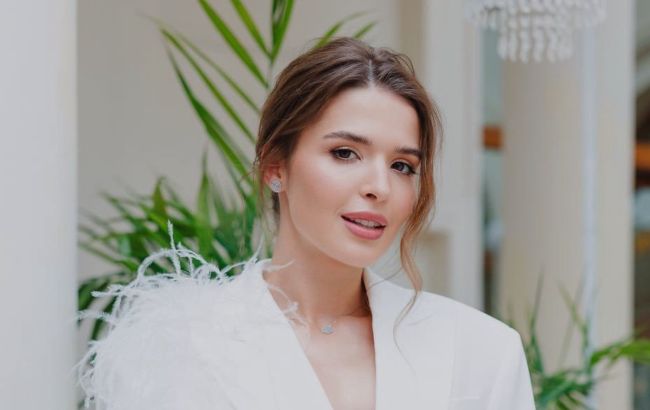 Ірочка з "Холостяка" показала стильний casual-образ із широкими джинсами