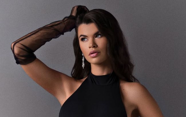 Джинси і жакет: зірка "Холостяка" показала стильний "лук" на кожен день