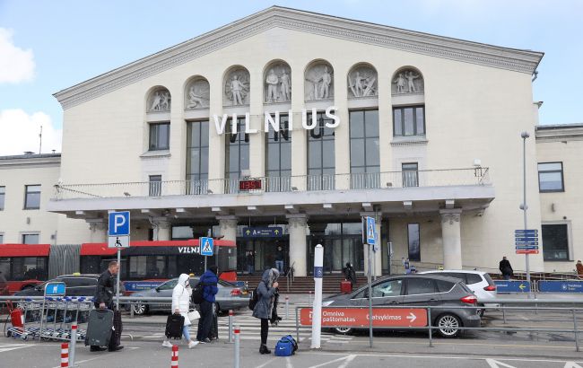 Аэропорт Вильнюса останавливал работу из-за воздушных шаров из Беларуси