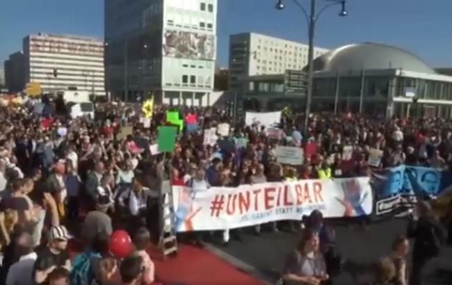 В Берлине свыше 240 тыс.&nbsp;человек вышли на акцию против расизма