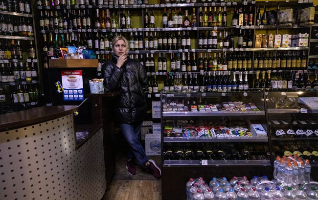 Санкції змушують росіян пити алкоголь низької якості, - розвідка