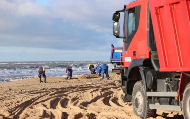 Аварія танкерів РФ у Чорному морі: у Криму зафіксували нові викиди мазуту