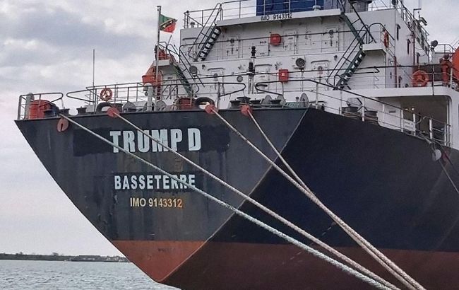 Незаконно добывавшее песок в оккупированном Крыму судно повторно арестовали