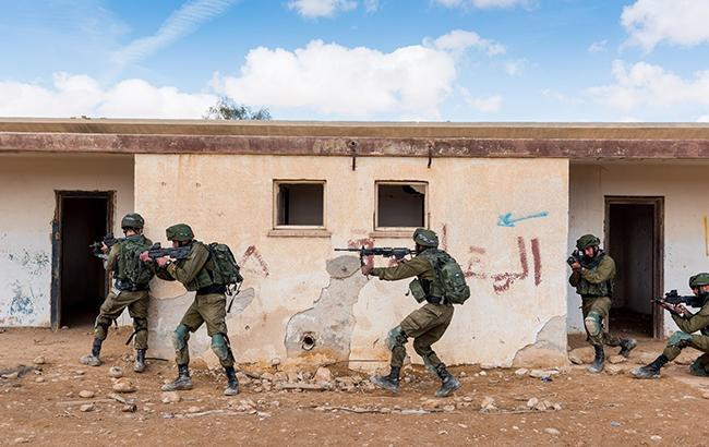 Палестинец напал с ножом на израильтян на Западном берегу Иордана, 3 раненых