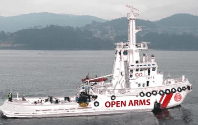 Іспанія прийняла ще один човен з мігрантами, від якого відмовилися Італія і Мальта