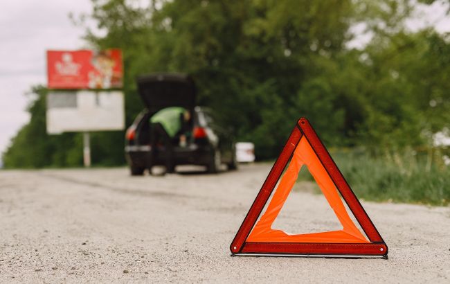 Обов'язково штраф? Що буде, якщо в авто немає знаку аварійної зупинки