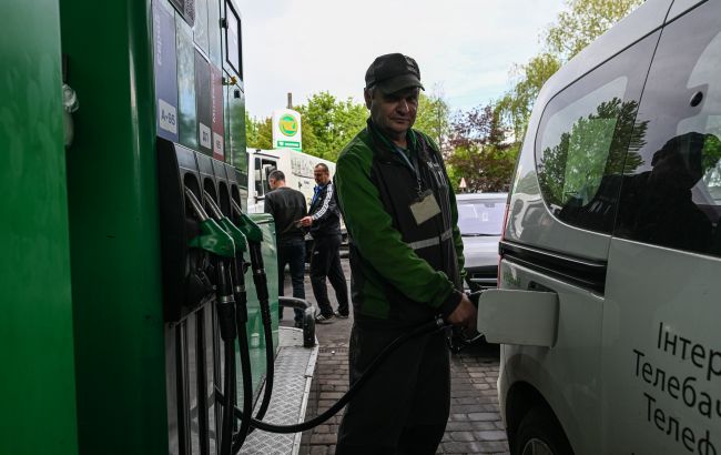 Бензин А-100: яким машинам потрібно високооктанове паливо