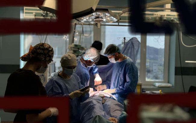 Народилась в сорочці. У Львові лікарі дістали із серця дівчини уламок