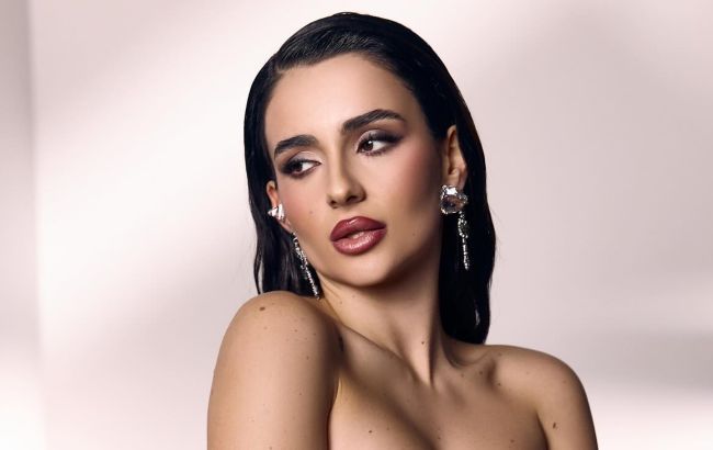 Трінчер похизувалася розкішним подарунком від загадкового залицяльника (фото)