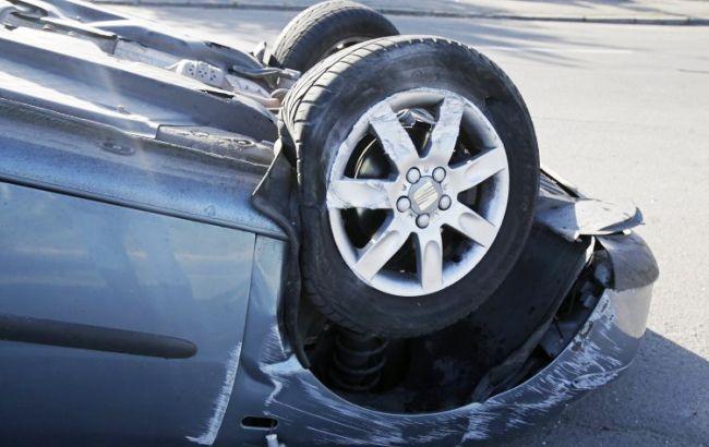 У Києві автомобіль врізався у вагон поїзда