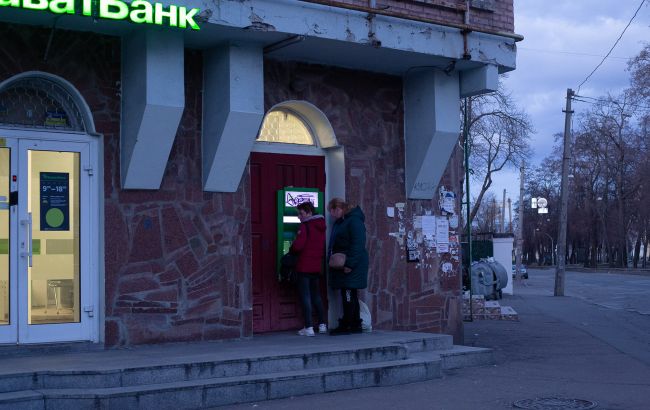 Працюємо навіть у темні часи: ПриватБанк запевнив у безперебійній роботі Приват24