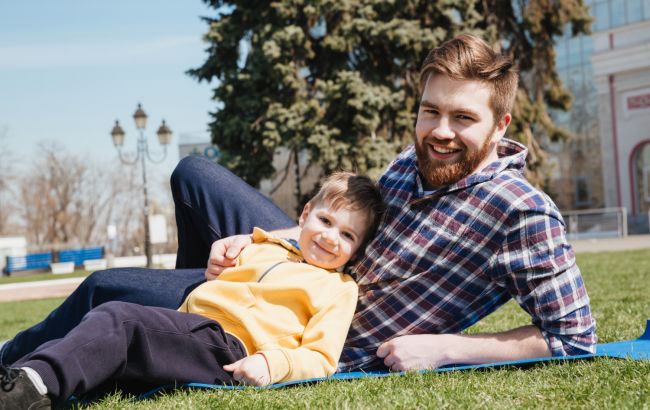 День батька 2024: дата, традиції і що подарувати тату