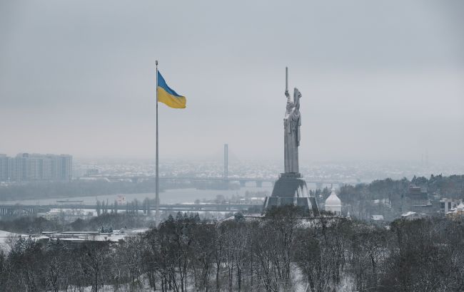 У Києві пошкоджено найбільший прапор України: що відомо (фото, відео)