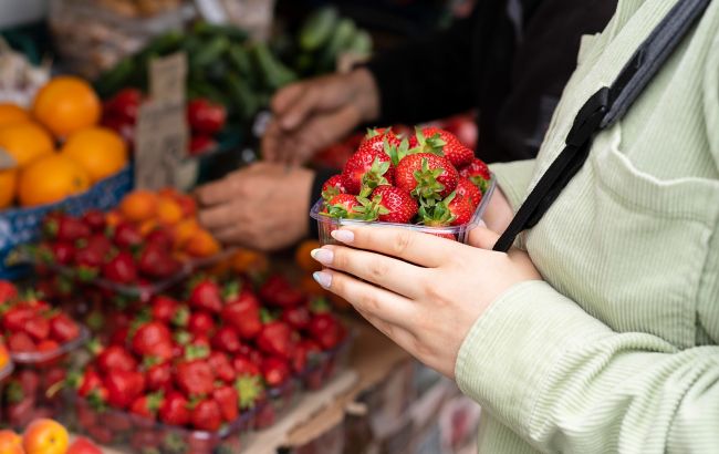 Полуниця зникає з прилавків: як вибрати ідеальну полуницю наприкінці сезону?