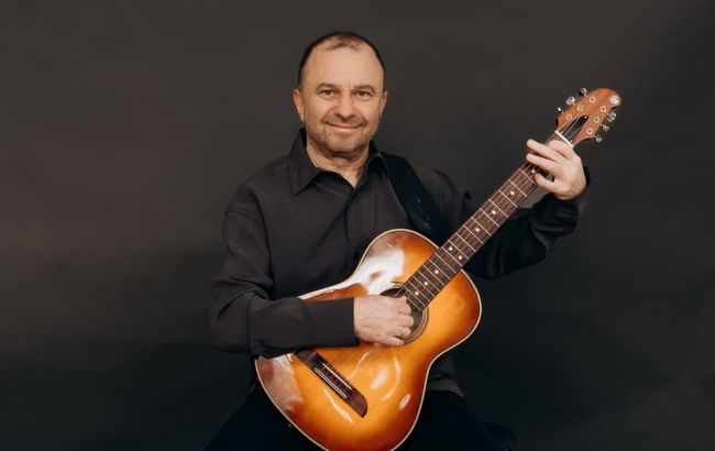 Віктор Павлік замилував архівним фото із сестрою: як виглядав співак у дитинстві