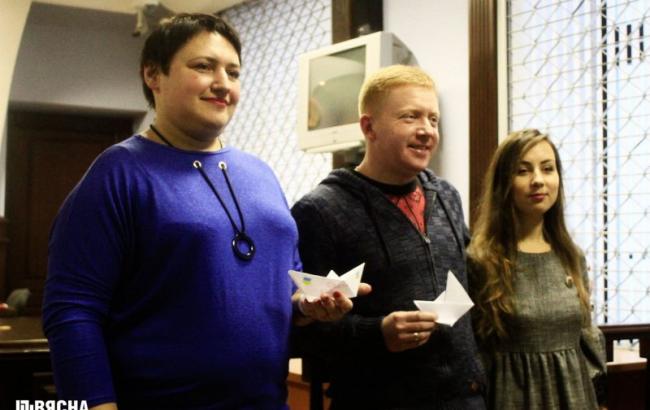 Суд Минска оштрафовал активистов за бумажные кораблики под посольством РФ