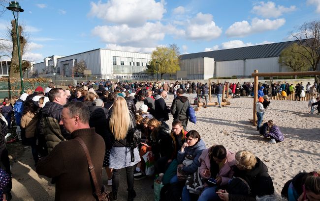 На 600 человек. В Бельгии строят городок для расселения украинцев