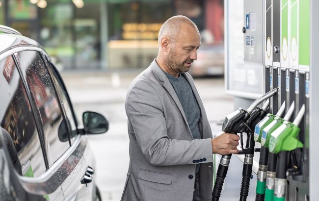 Економія до 6 гривень на літрі: де 24 березня вигідніше заправляти авто