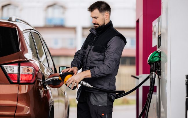 Обвалятся ли цены на АЗС в Украине после заявления Ирана: прогноз эксперта