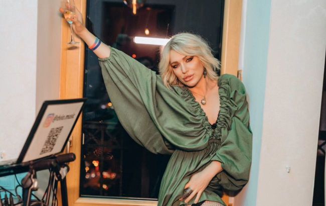 Блогерка Монро показалася без макіяжу: зірка здивувала яскравим перевтіленням (відео)