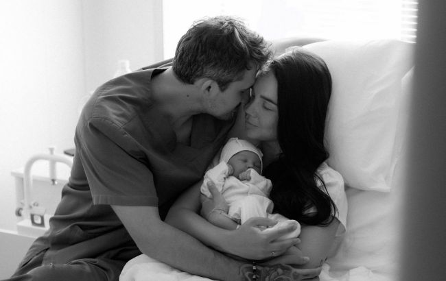 Кот і Татарінцева вперше показали новонароджену донечку: зворушливі чорно-білі кадри