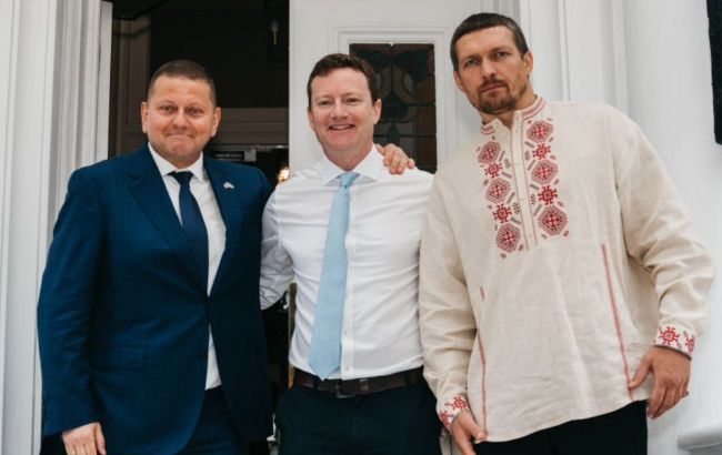 Усик та Залужний несподівано показалися разом (фото)