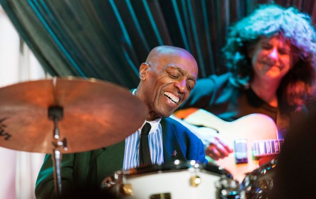 Помер відомий барабанщик, якого називали одним з найвидатніших в історії джазу