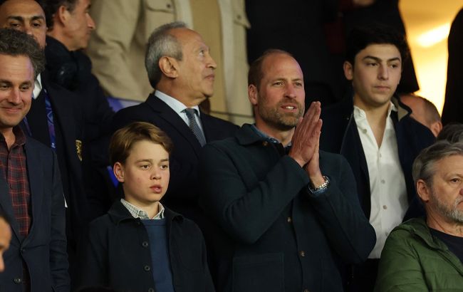 Принц Джордж во время редкостного выхода поразил сходством с папой (фото)