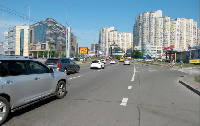 Від завтра в Києві майже на місяць обмежать рух на Дніпровській набережній (карта)