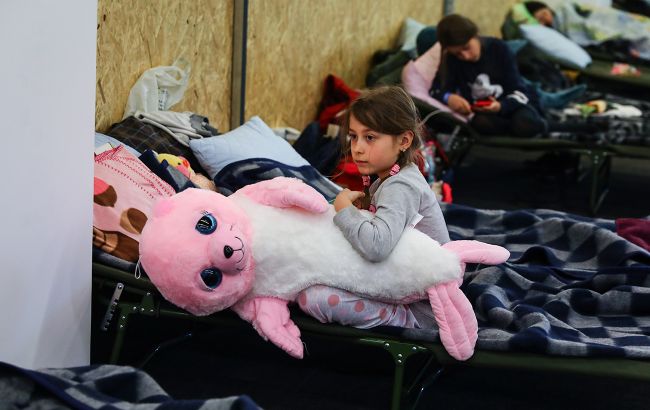 В Варшаве открыли центр образования для украинцев: как помогают беженцам