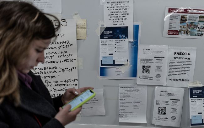 Українці за кордоном мають платити податки: в яких випадках