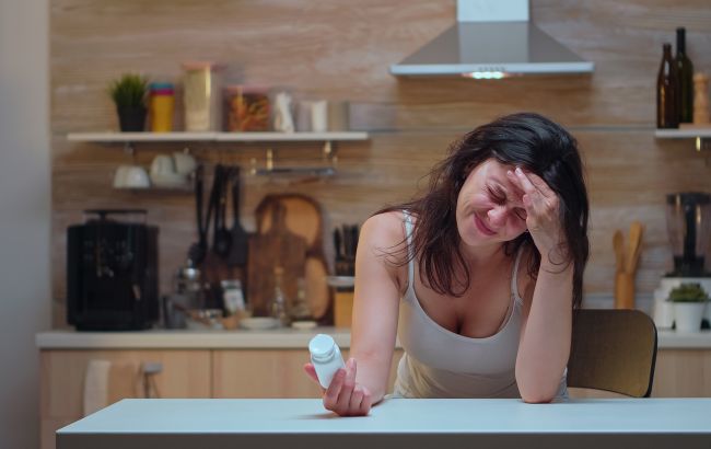 Чому вранці болить голова: названі найчастіші причини