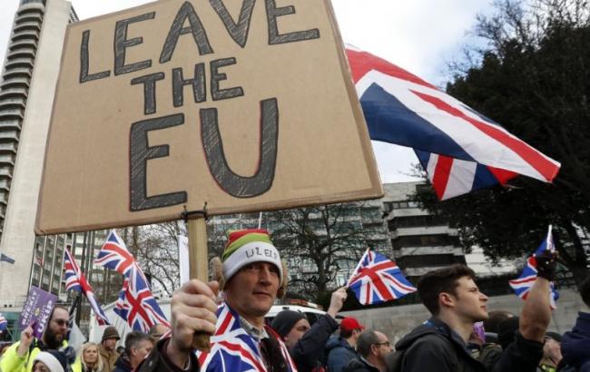 В Лондоне тысячи людей вышли на митинг в поддержку Brexit