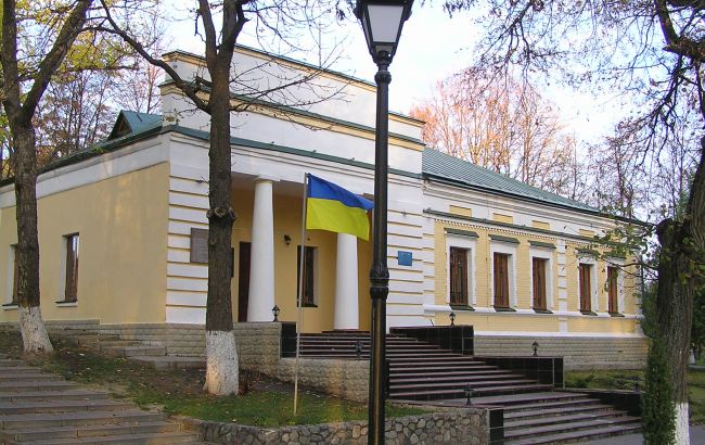 Россияне одним ракетным ударом уничтожили музей Сковороды: что от него осталось (фото)