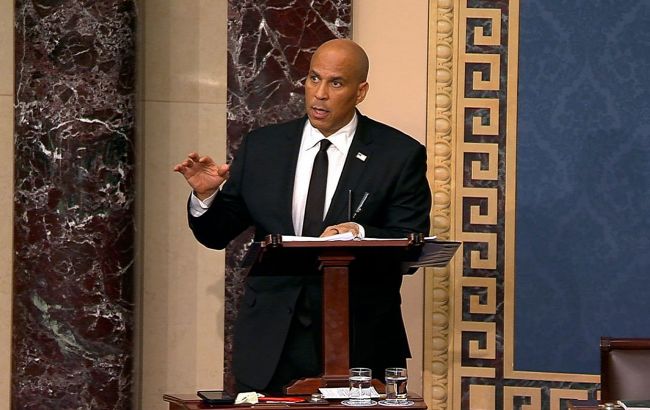 Сенатор виголосив 25-годинну промову з критикою адміністрації Трампа