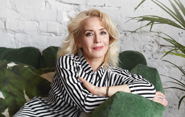 Цей макіяж для жінок після 50 "мінусне" одразу 10 років: красу не зіпсує навіть літня спека