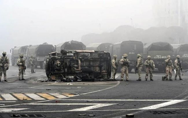 Силовики стреляют по безоружным, много задержанных: какая ситуация в Алматы