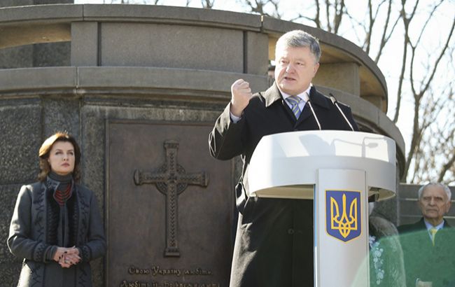 Высокоточное ракетное оружие позволит Украине сдержать агрессию РФ, - Порошенко