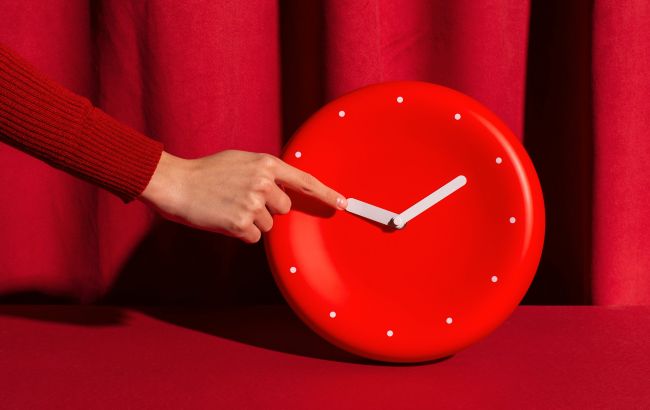 Переведення годинників в Україні: коли й куди крутити стрілки