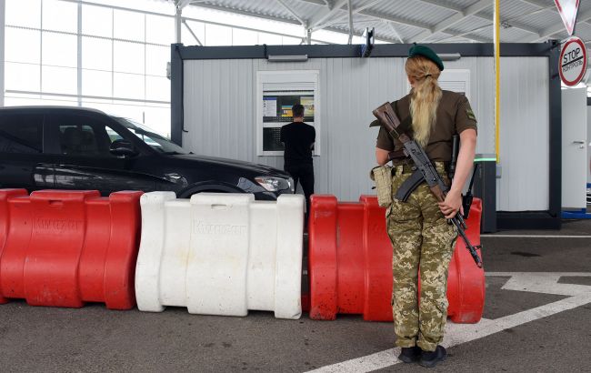 Як можуть покарати чоловіків, які не повертаються вчасно з-за  кордону: пояснення