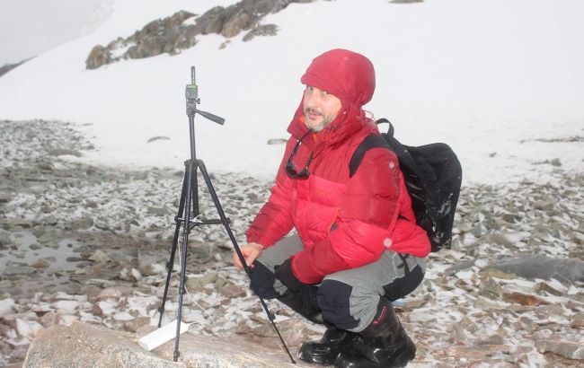 Довжиною - з Хрещатик. Українські полярники показали унікальний "столовий" айсберг (фото)