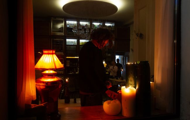 Без світла тричі на день: де і як сьогодні в Україні діють графіки відключень (список)
