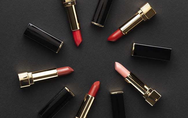 Найкращі кольори помад для жінок після 40 років. Приховають зморшки та вік