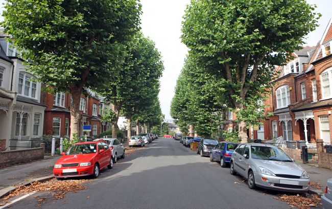 Список місць, де зупинка авто заборонена: які штрафи передбачені