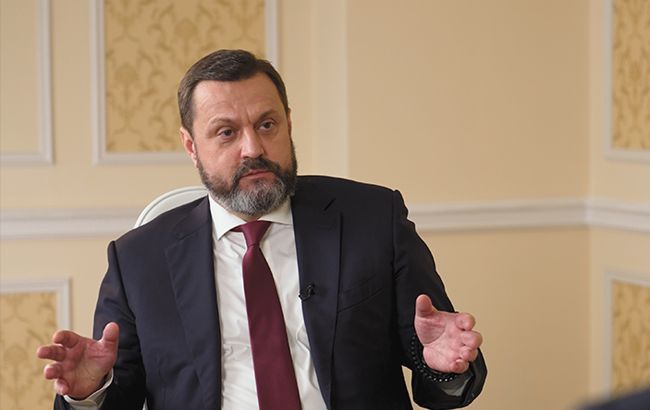 Гроші відмивали в офісі сім'ї Деркача: нові деталі схеми у сфері енергетики від НАБУ