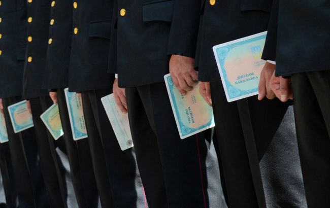 "Красных" дипломов больше не будет: Шкарлет подписал приказ