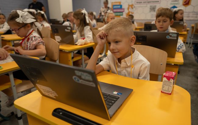 Перші школи за кордоном пройшли верифікацію МОН: українські діти зможуть навчатися офіційно