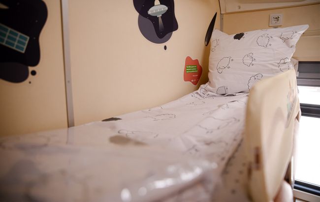 Хто насправді повинен збирати постіль у поїзді? В "Укрзалізниці" роз&rsquo;яснили правила